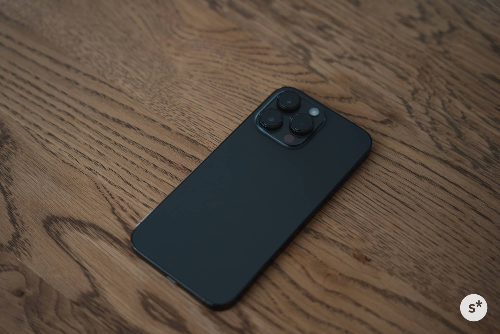 iPhone 14 Pro スペースブラック 256GB +純正レザーケース iPhone 14 Pro スペースブラック 256GB +純正レザーケース