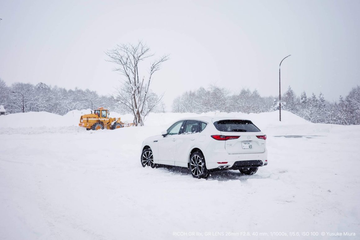 北海道の雪 北海道带广市在12 小时内被1.2 米的雪覆盖，这是日本有史以来的